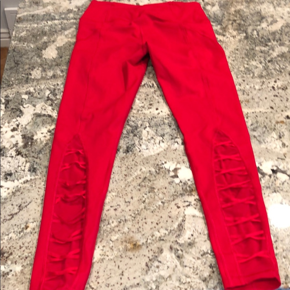 Red vs compression pants - Picture 5 of 7